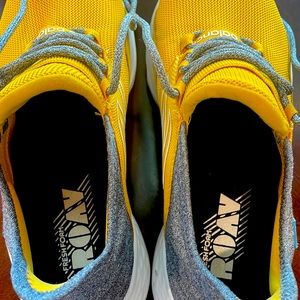 New Balance, mens 9.5 yellow and grey. Just like new